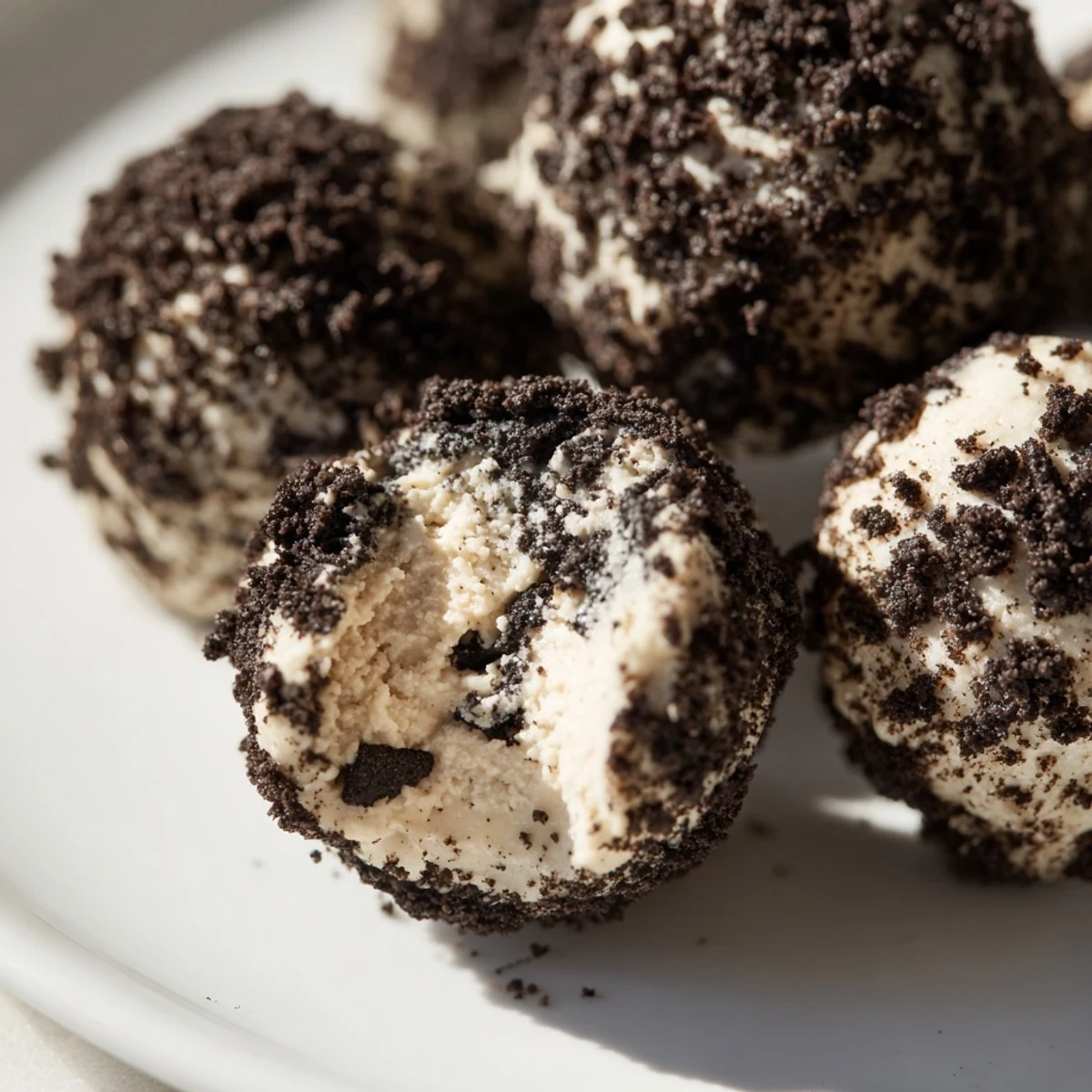 These cream cheese Oreo protein balls are bite size treats with a creamy texture and rich Oreo flavor.